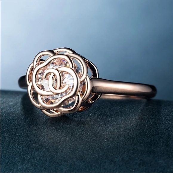 New Rose Gold Delicate Women’s Flower Style Ring - Picture 2 of 3